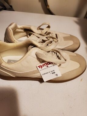Women's shoes by dolce vita